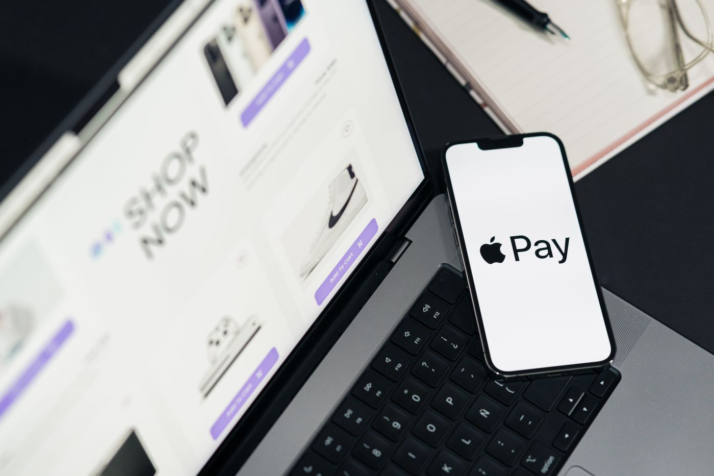 Khách hàng hoàn tất đơn hàng online sau email nhắc giỏ hàng từ Marketing Automation