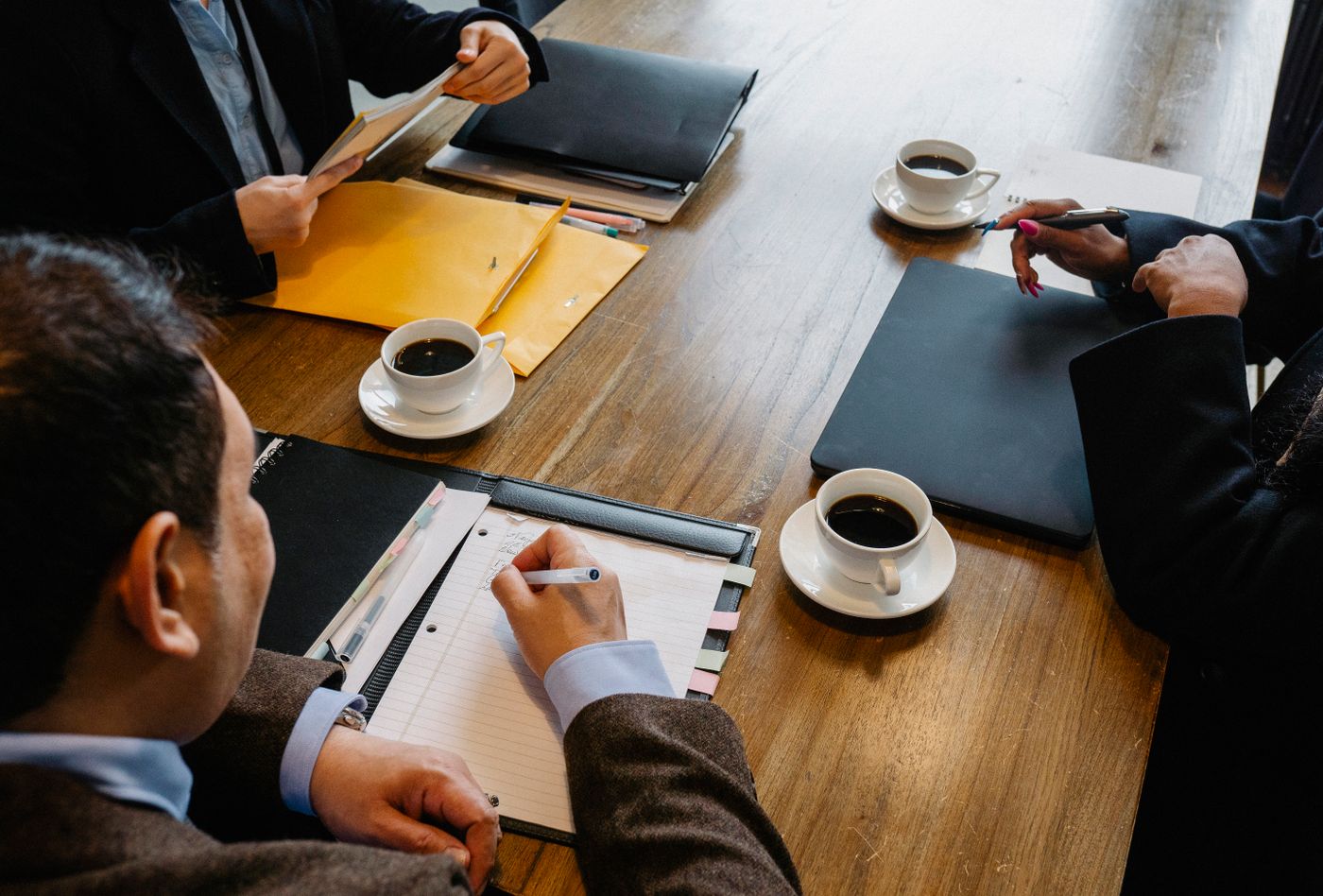 Nhóm dự án rà soát tài liệu yêu cầu SRS để ngăn scope creep